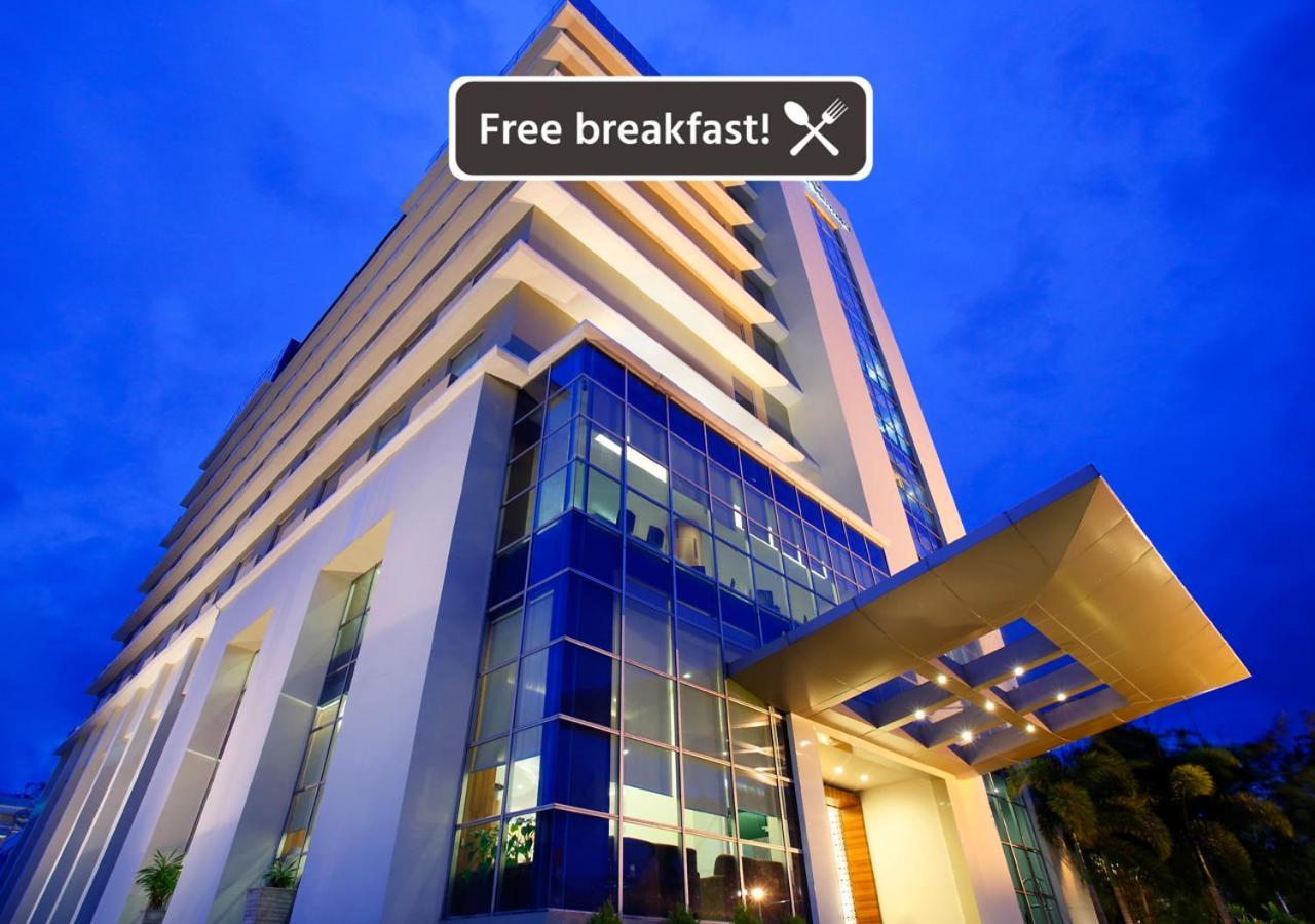 Hotel Santika Makassar Exterior foto