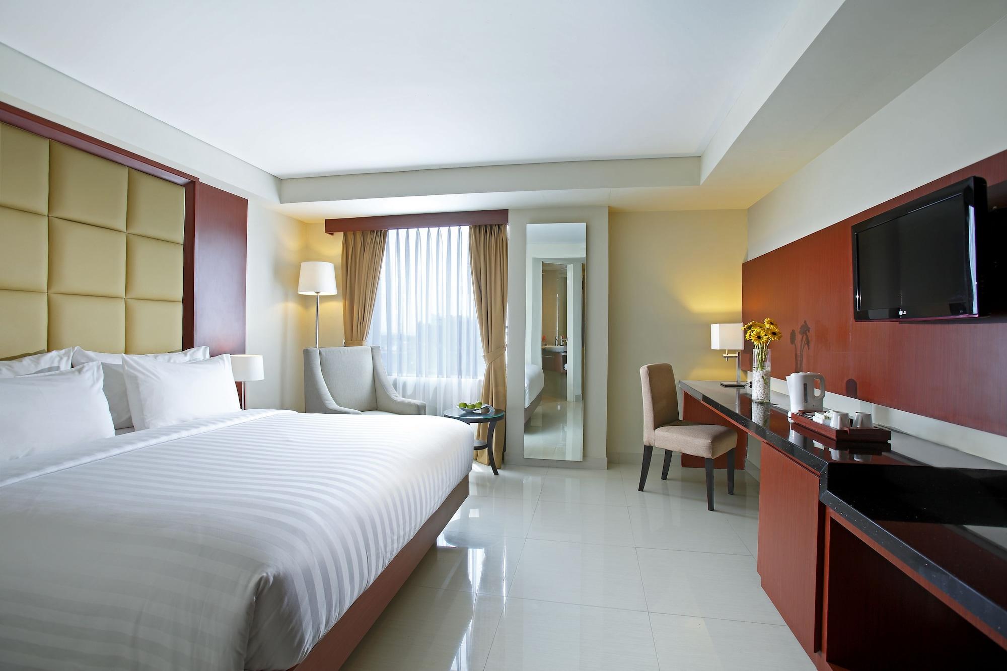 Hotel Santika Makassar Exterior foto