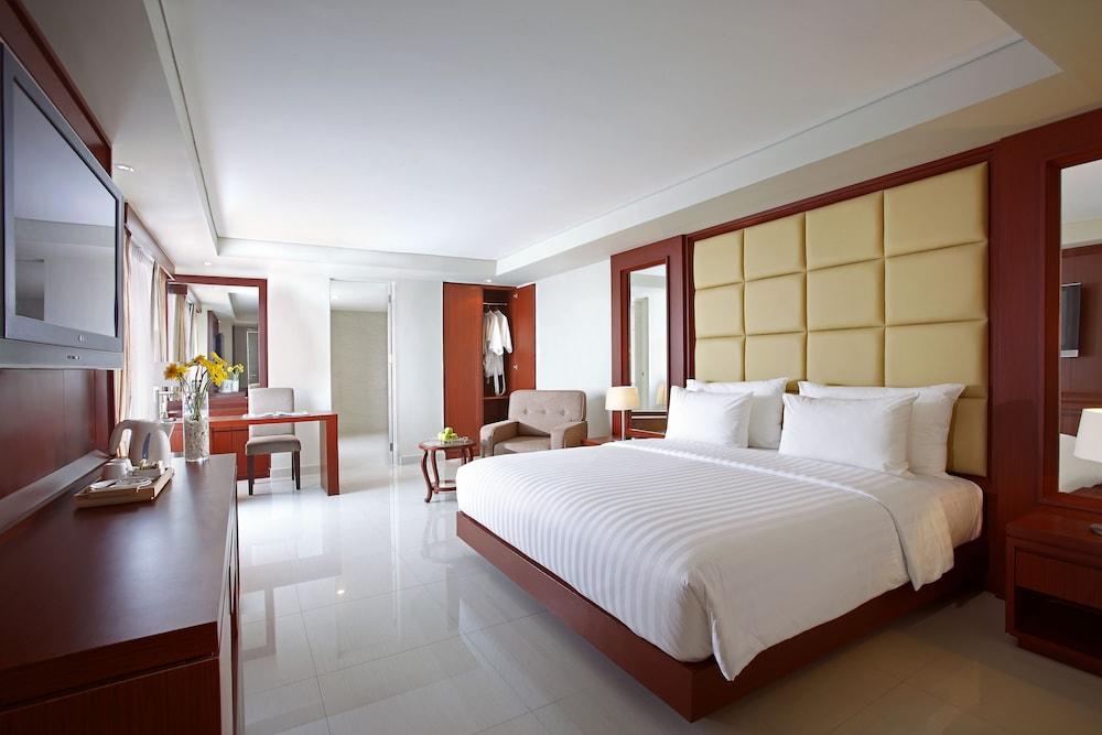 Hotel Santika Makassar Exterior foto