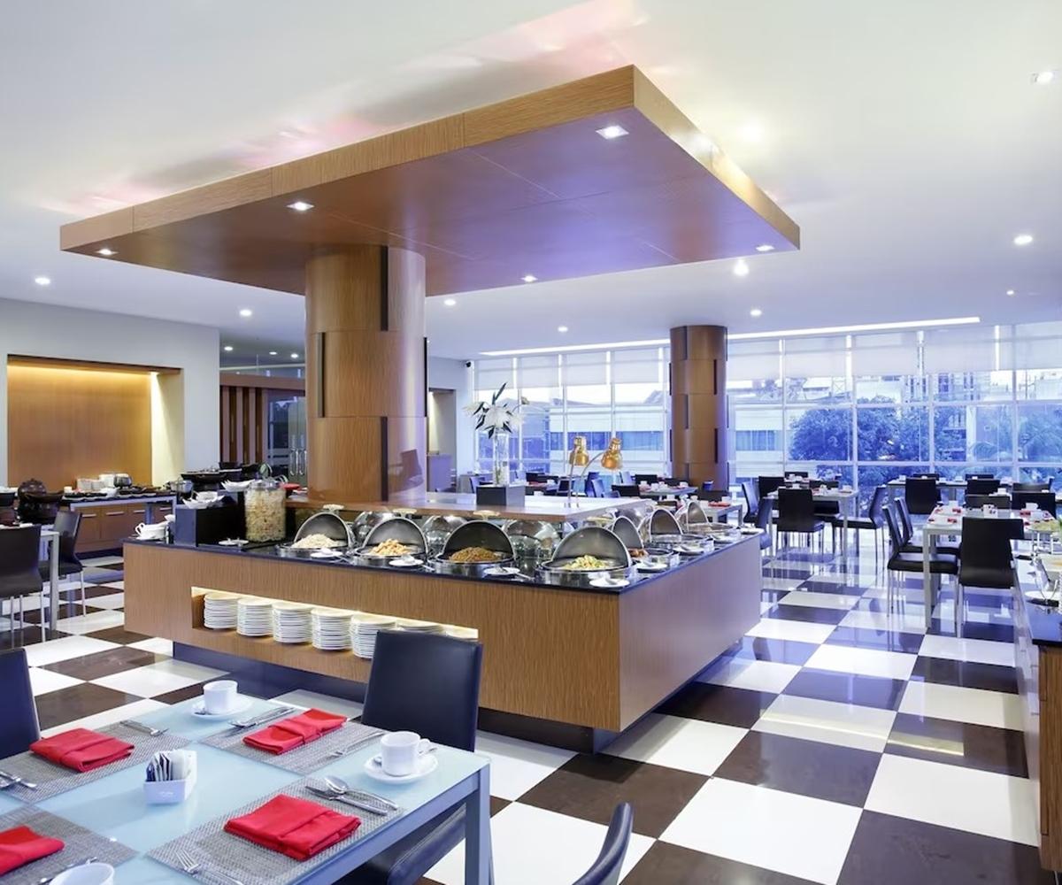 Hotel Santika Makassar Exterior foto