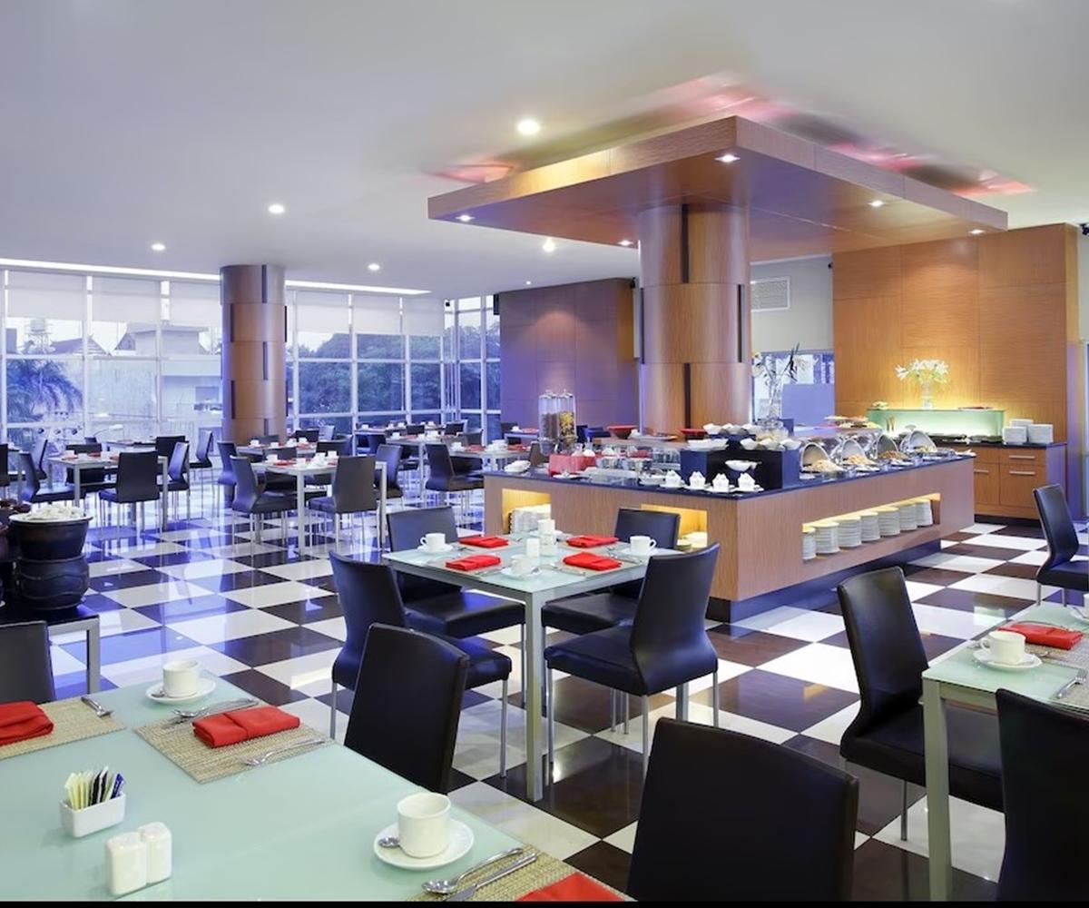 Hotel Santika Makassar Exterior foto