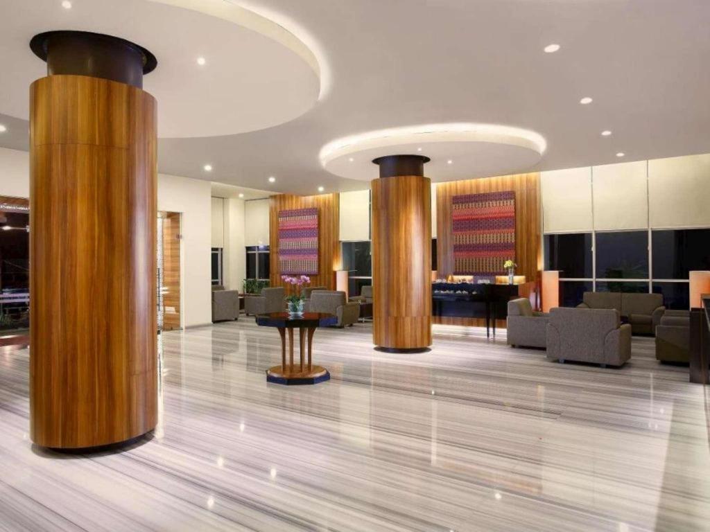Hotel Santika Makassar Exterior foto
