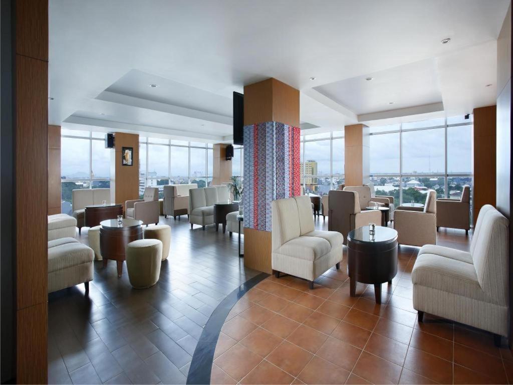 Hotel Santika Makassar Exterior foto