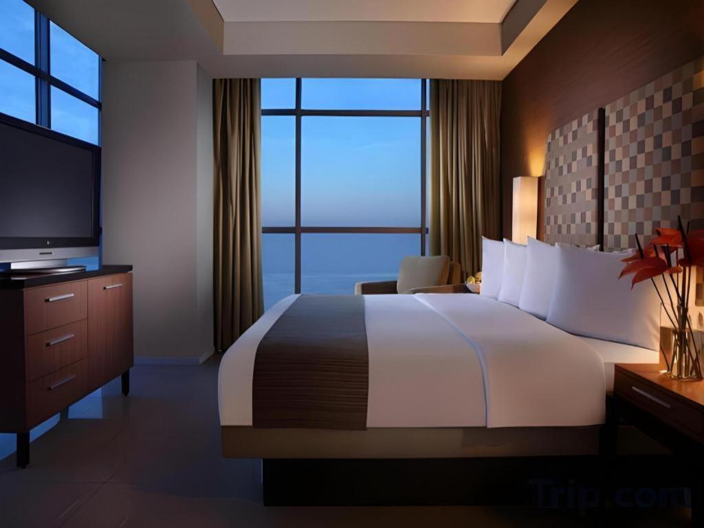 Hotel Santika Makassar Exterior foto