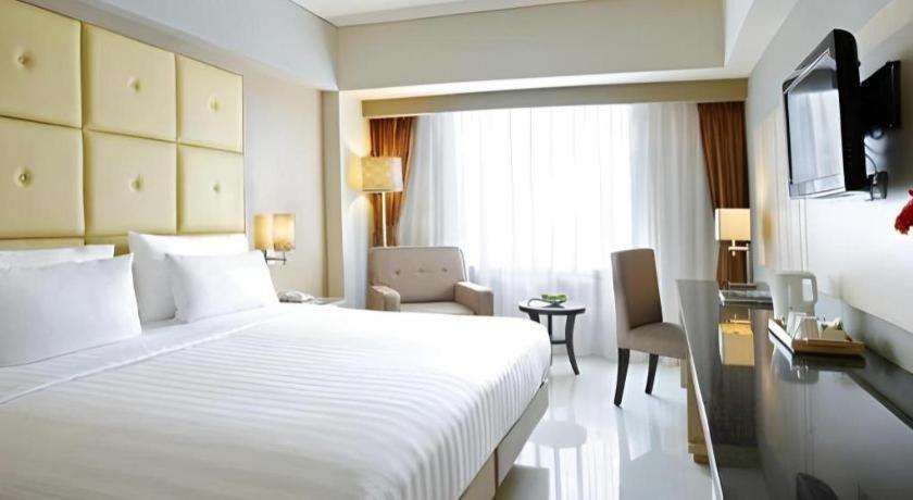 Hotel Santika Makassar Exterior foto